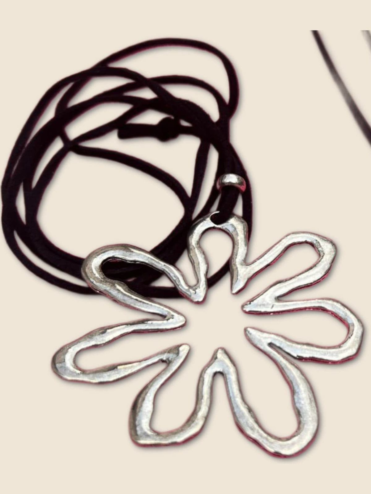 Collar Margarita plateado