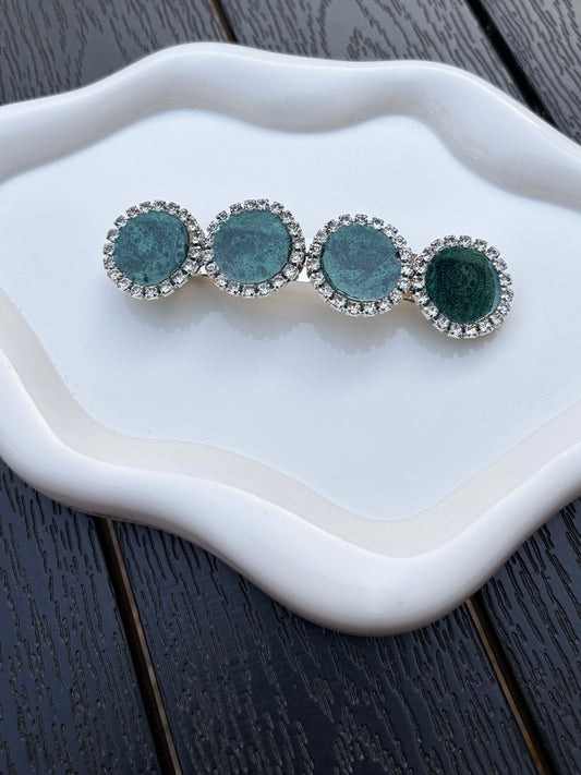 Broche verde oscuro