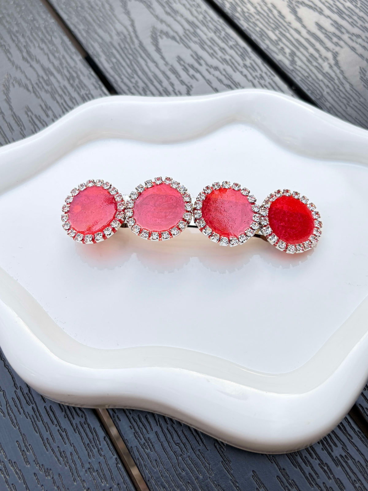 Broche rojo