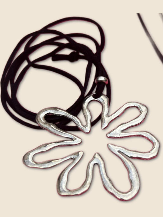 Collar Margarita plateado